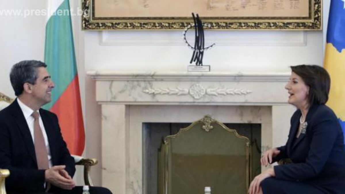 Президентът Росен Плевнелиев и косовския му колега Атифете Яхияга. Снимката е прессекретариата на държавния глава.