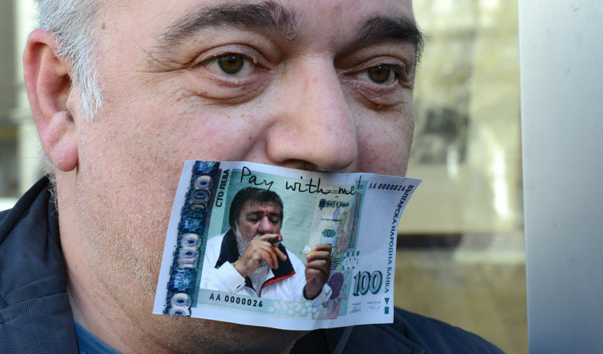 Снимката е от протест за оставката на министъра на културата Рашидов миналата пролет