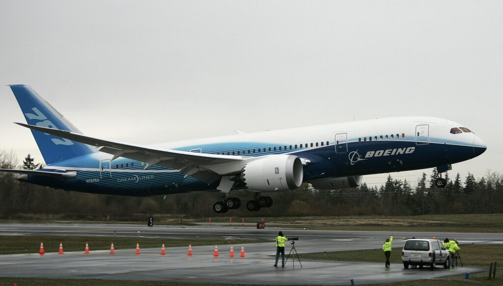 Boeing предупреди за риск от пълна загуба на енергия в 787 Dreamliner