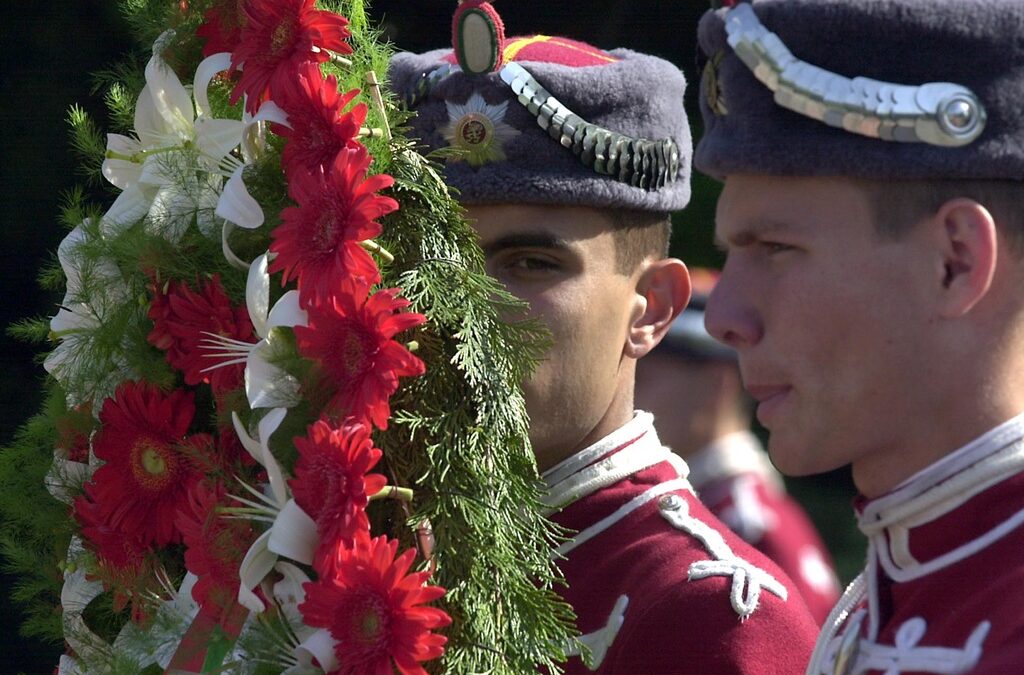 Кадърът е от честванията на 9 май пред паметника на незнайния воин Кадърът е от честванията на 9 май пред паметника на незнайния воин