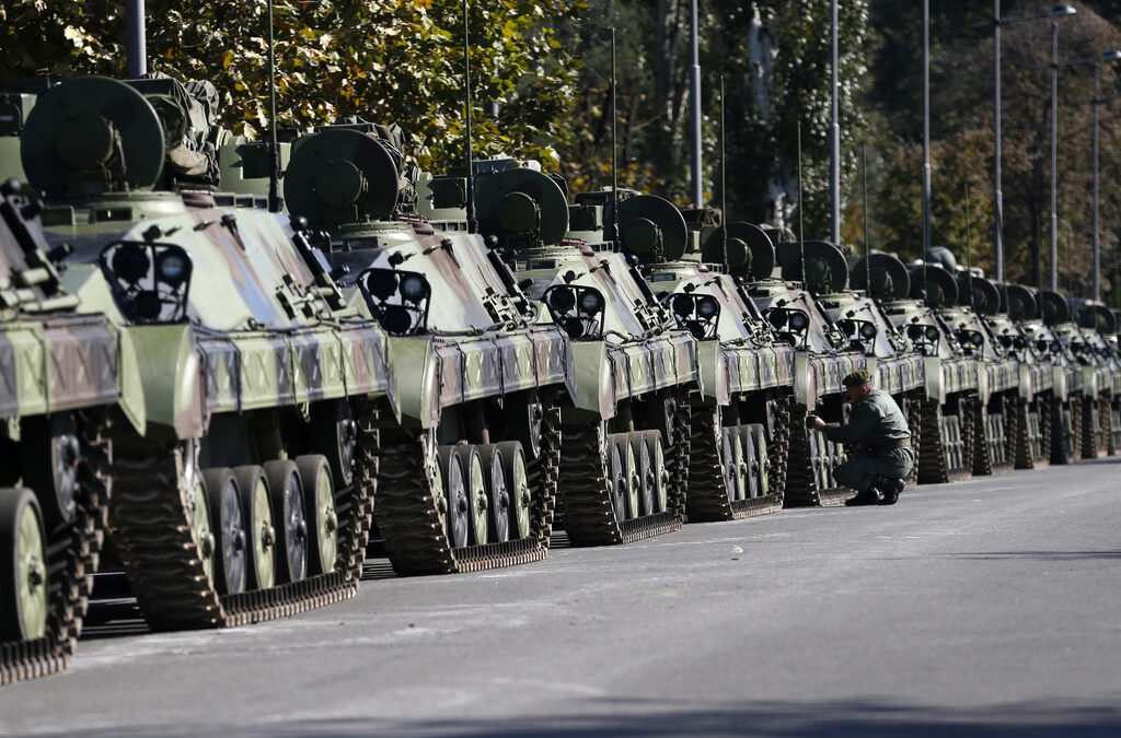 Сръбски танкове на парад в Белград през 2014 г.