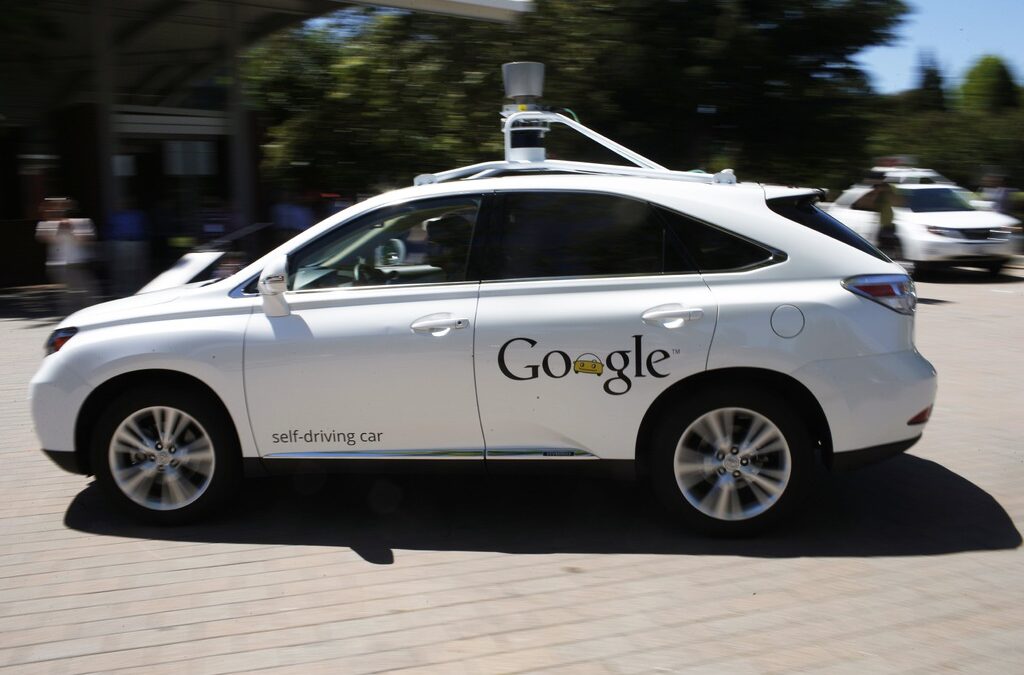 Самоуправляващите се автомобили на Google са участвали в общо 11 леки катастрофи