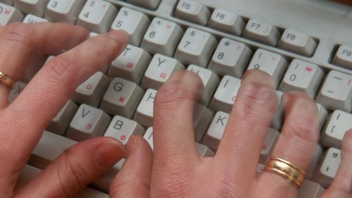 Реформаторите търсят подкрепа за спиране на партийните интернет тролове