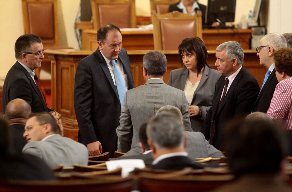 БСП пак иска парламентът да преразгледа евросанкциите срещу Русия БСП пак иска парламентът да преразгледа евросанкциите срещу Русия