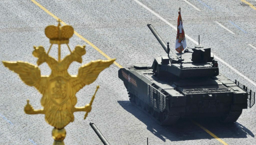 Танкът Т-14 "Армата" на Червения площад на 9 май.