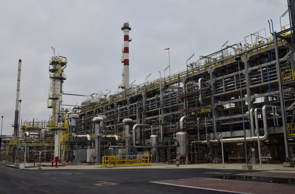 Пожар избухна при проби на нова инсталация в "Лукойл Нефтохим"