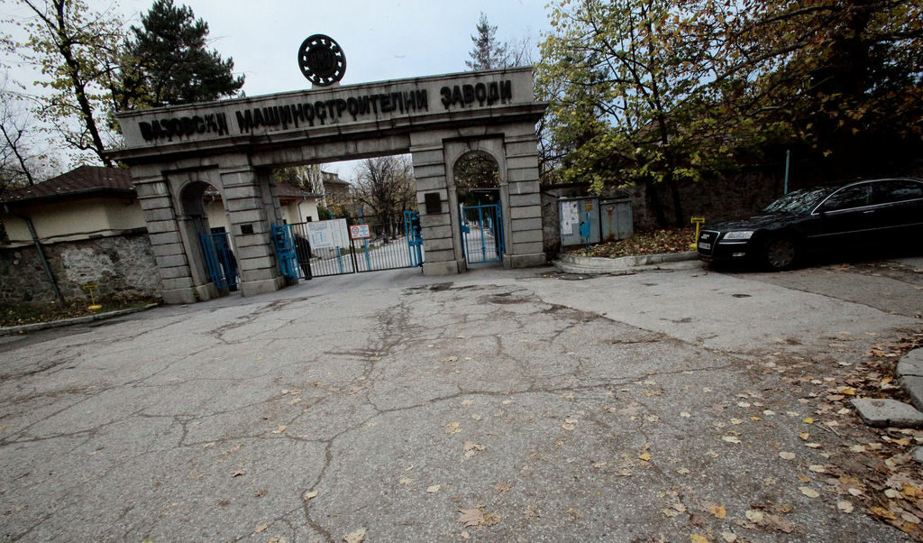 Продължава разчистването край Иганово, синдикатите искат спешно отваряне на завода