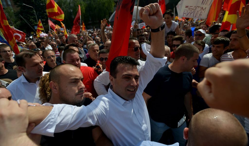 Опозиционният лидер Зоран Заев на големия протест в Скопие на 17 май.