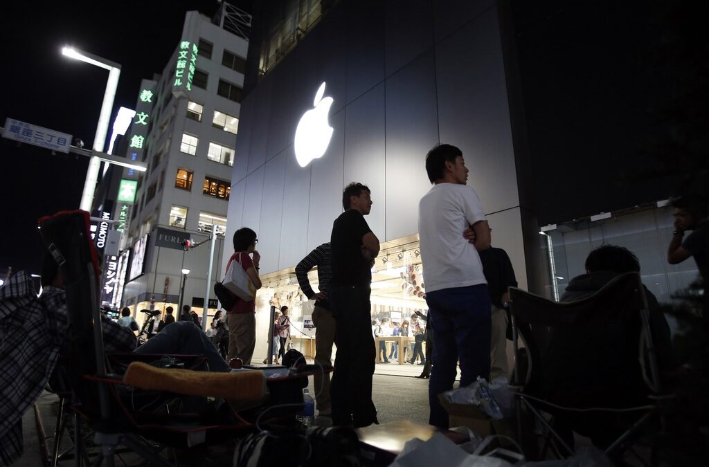 Уязвимост в компютрите на Apple позволява на хакери да ги превземат от разстояние