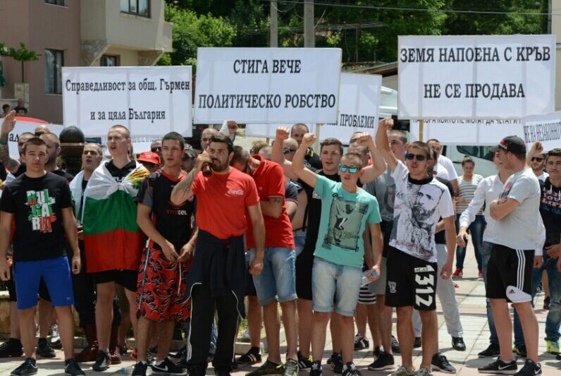Ромите в Гърмен поставиха ултиматум на местните да се включат в мирни преговори Ромите в Гърмен поставиха ултиматум на местните да се включат в мирни преговори