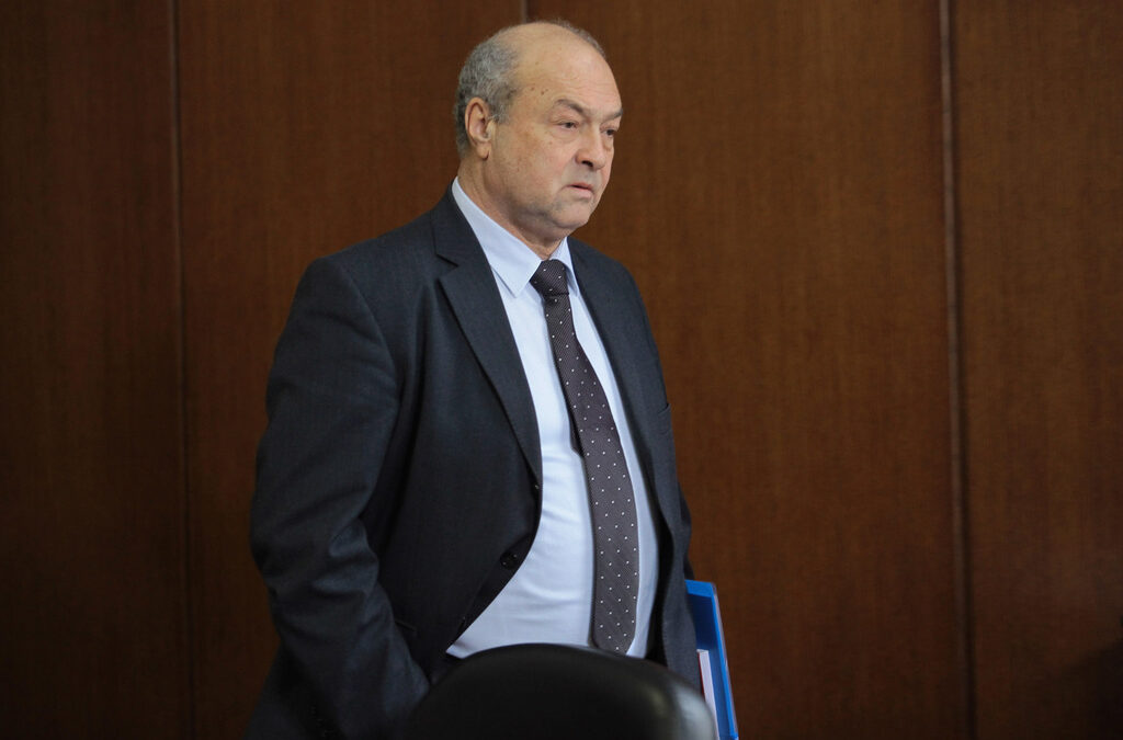 Камен Ситнилски почина през април 2016 година. Той беше уволнен през март 2014 година с един глас по-малко от необходимите за това гласове. Камен Ситнилски почина през април 2016 година. Той беше уволнен през март 2014 година с един глас по-малко от необходимите за това гласове.