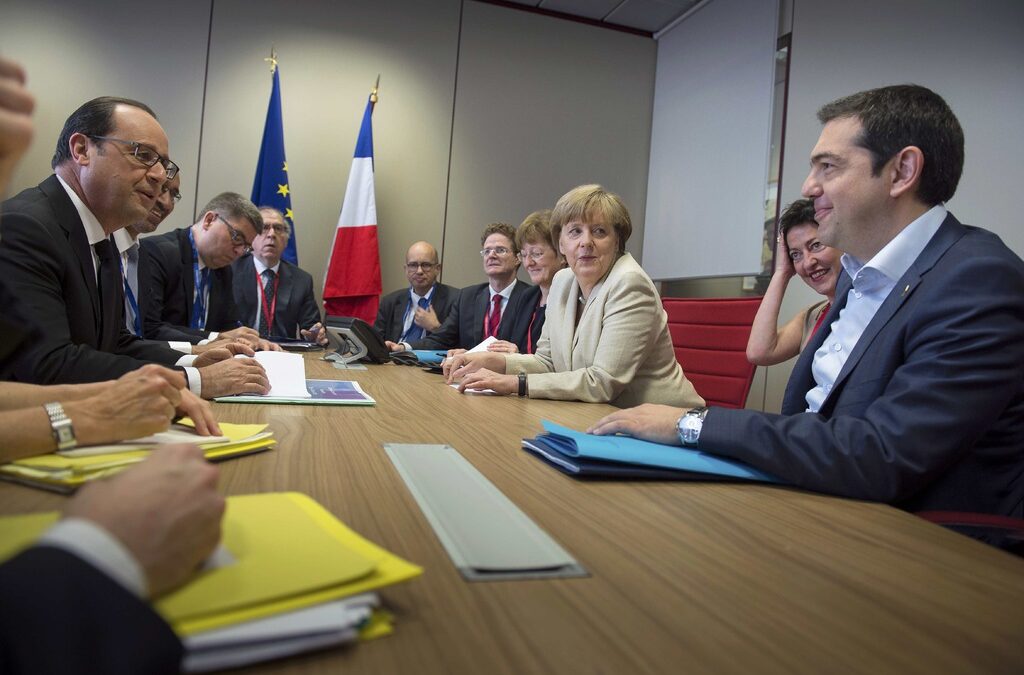 Германският канцлер Ангела Меркел и френският президент Франсоа Оланд се срещнаха с гръцкия премиер Алексис Ципрас в петък преди срещата на финансовите министри на еврозоната.