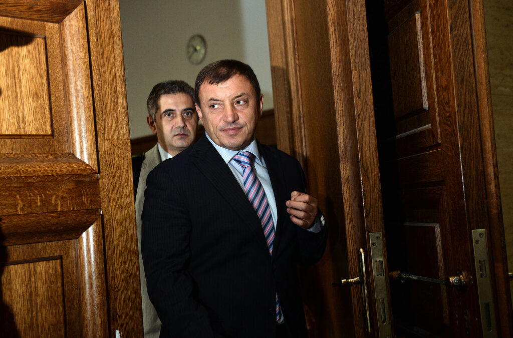 Алексей Петров.