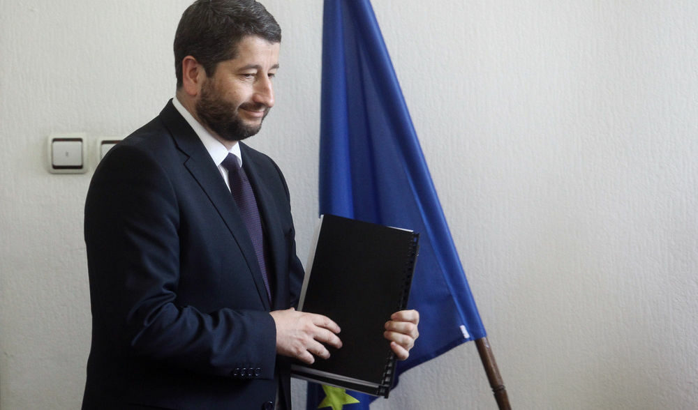 Европейската комисия: Приемането на промените в Конституцията е от ключово значение