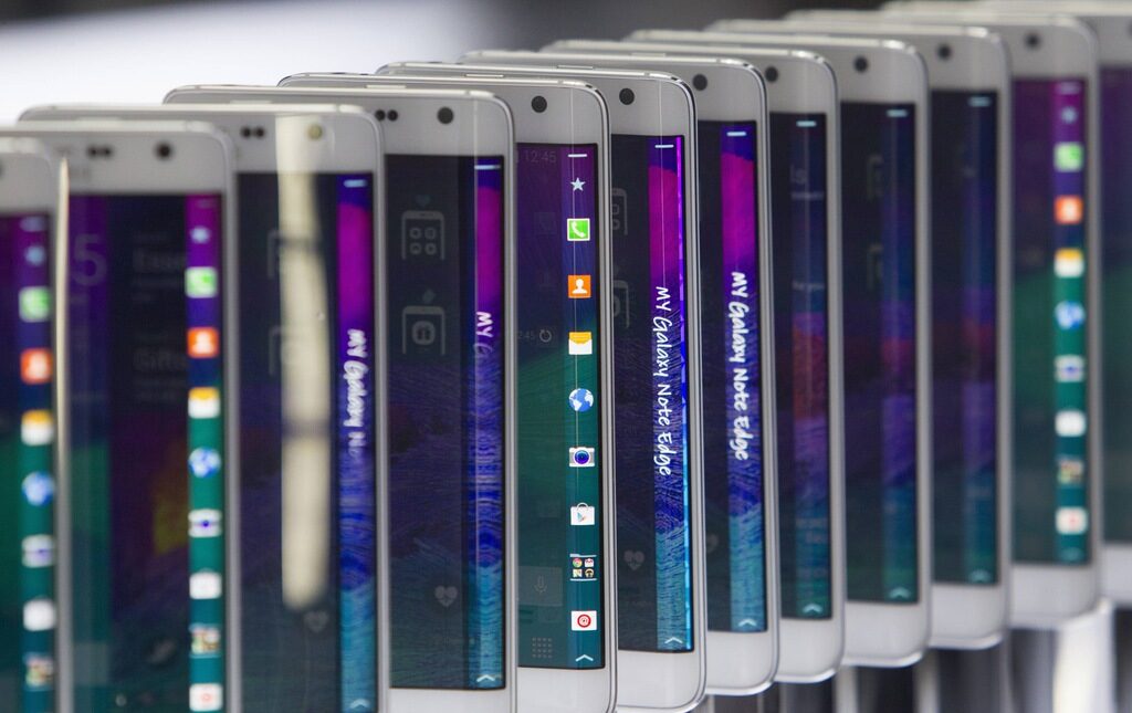 Samsung пуска новите си флагмани месец по-рано