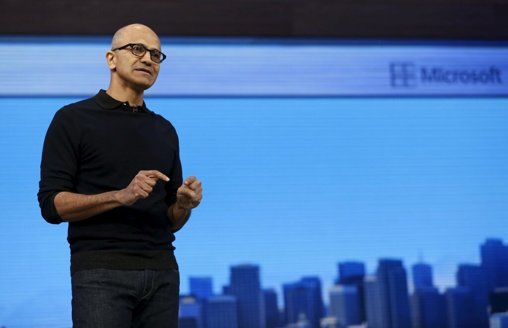 Microsoft няма да напуска мобилния пазар, заяви Сатя Надела