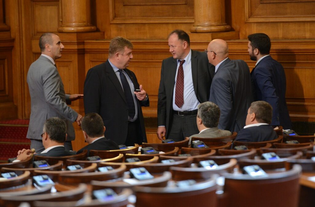 БСП и "Атака" са единствените, които не са излъчили нито един подпис в подкрепа.