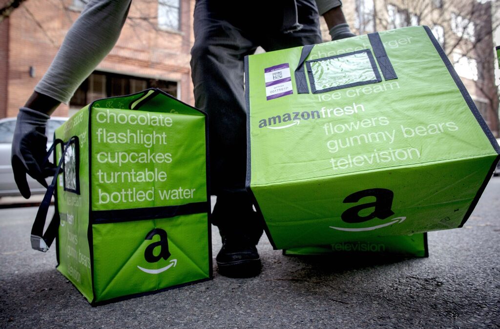 Amazon обмисля създаването на хранителни магазини за поръчки