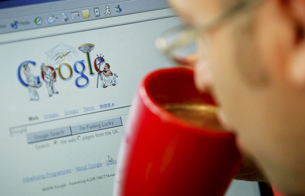 Google се отказва от налагането на социалната си мрежа Google+