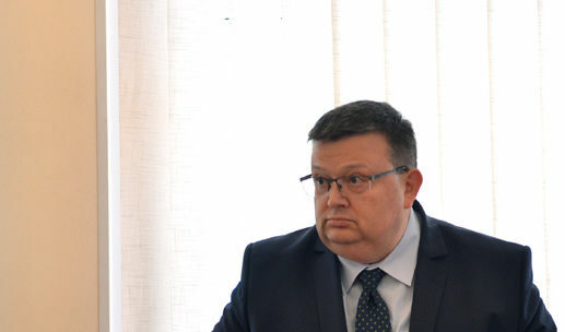 Главният прокурор Сотир Цацаров. Становището на държавното обвинение е подписано от заместника - Пенка Богданова