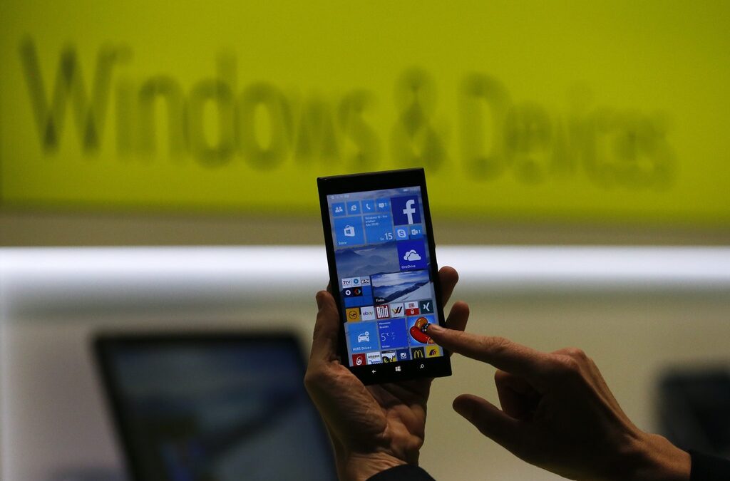 Microsoft ще представи нов таблет, смартфони и умна гривна през октомври