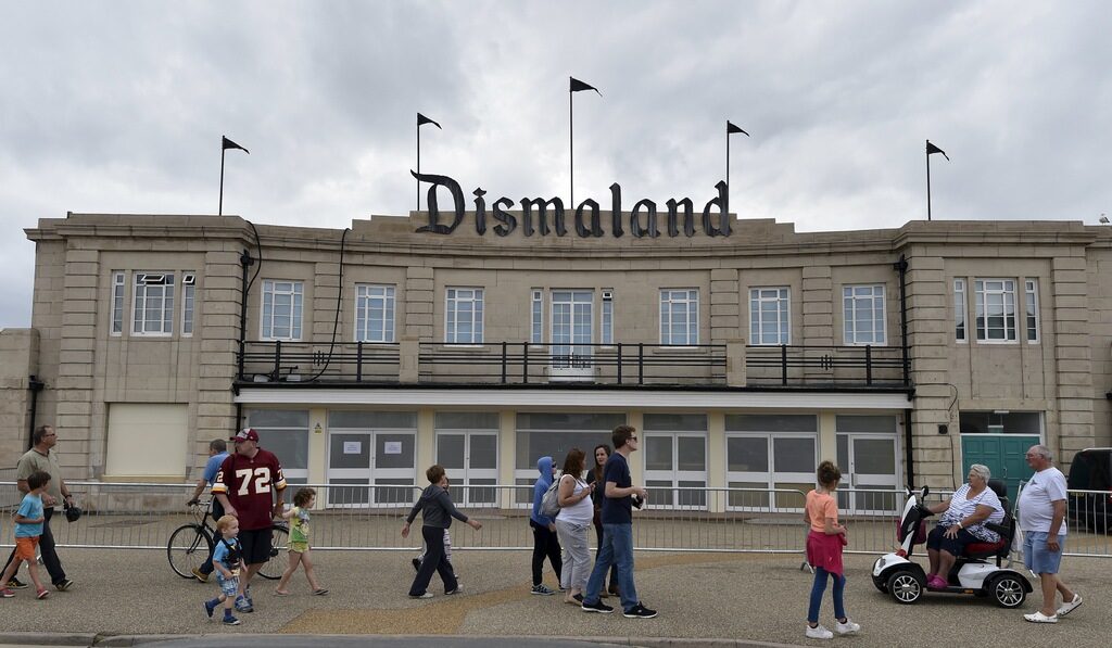 Шокиращият парк Dismaland