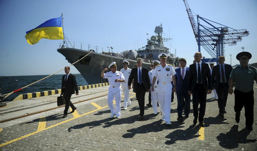 Премиерът Арсений Яценюк присъства при старта на ученията Sea Breeze 2015