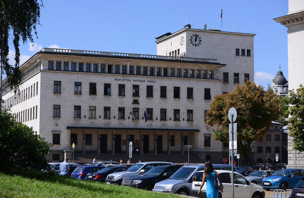Според графика на Българската народна банка (БНБ) прегледът на активите в банковата система ще започне през първото тримесечие на 2016 г., а резултатите от него трябва да бъдат готови до 31 август.