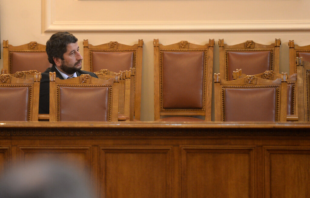 Промените в конституцията минаха на първо четене със 184 гласа