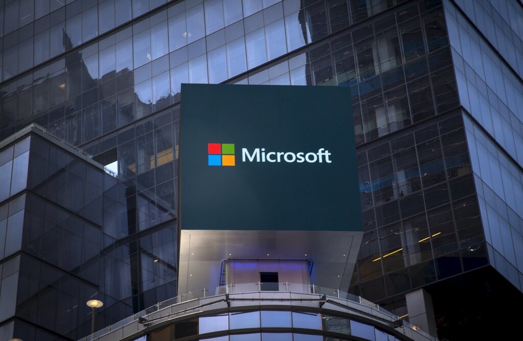 Microsoft работи по лаптопи с умни батерии