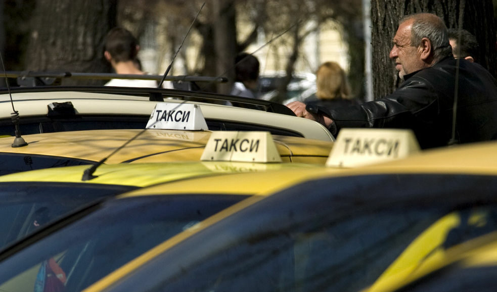 Предлаганият нов данък за такситата скара депутатите Предлаганият нов данък за такситата скара депутатите