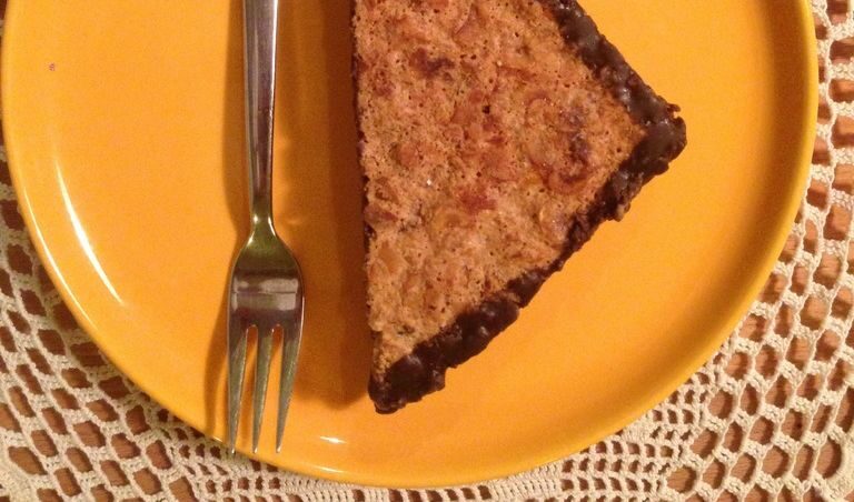 Сладкишът може да се съхранява в плътно затворен съд и на хладно място до една седмица.