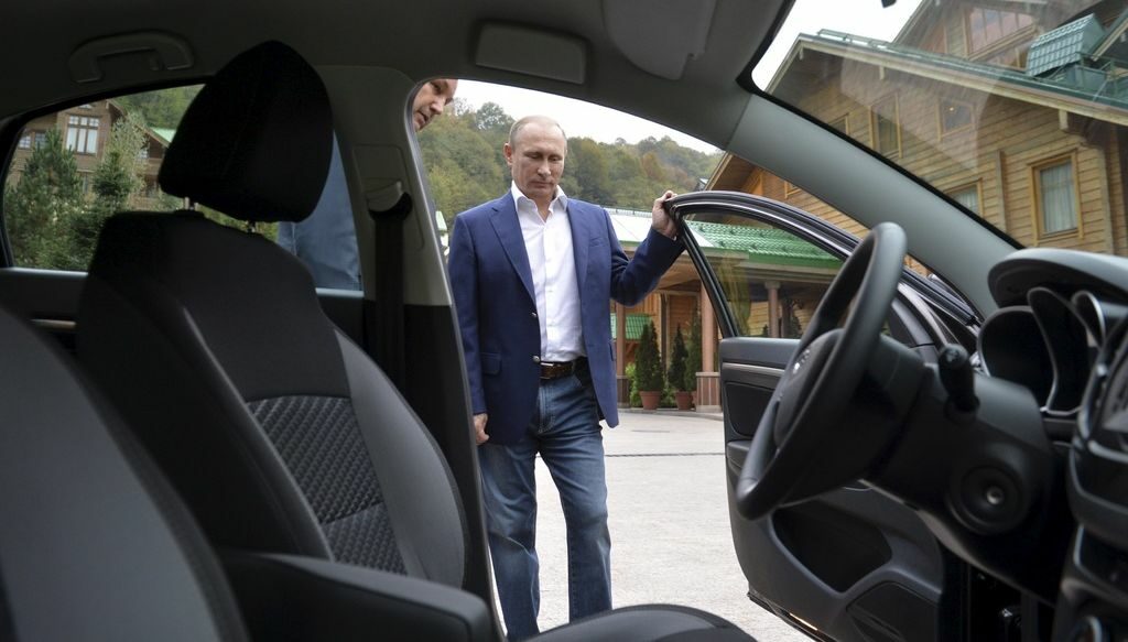 Видео: Путин рекламира новата Лада "Веста" Видео: Путин рекламира новата Лада "Веста"