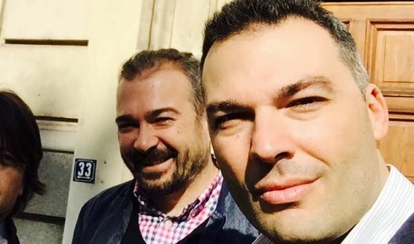 От ляво надясно - Иво Божков и Иван Велков от бъдещия Столичен общински съвет и кандидатите от ДЕОС Виктор Лилов и Емил А. Георгиев в селфи пред сградата на общината