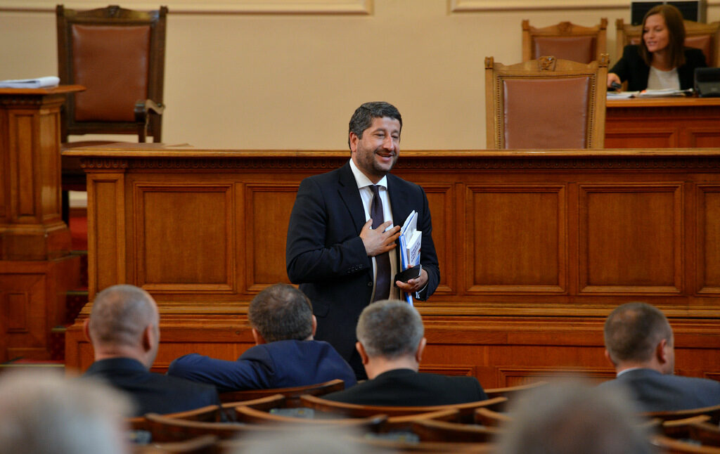 След публичното оповестяване на становището на Венецианската комисия, министърът на правосъдието Христо Иванов заяви, че към текстовете трябва да се подходи с ангажимент на най-високо ниво.