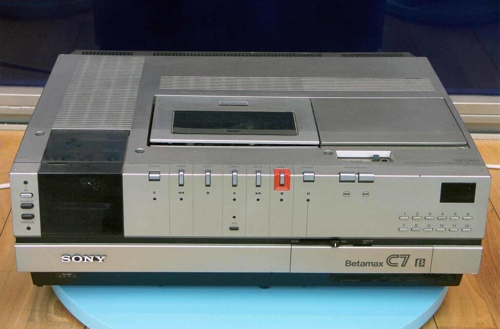 След десетилетия война Sony спира да произвежда Betamax След десетилетия война Sony спира да произвежда Betamax
