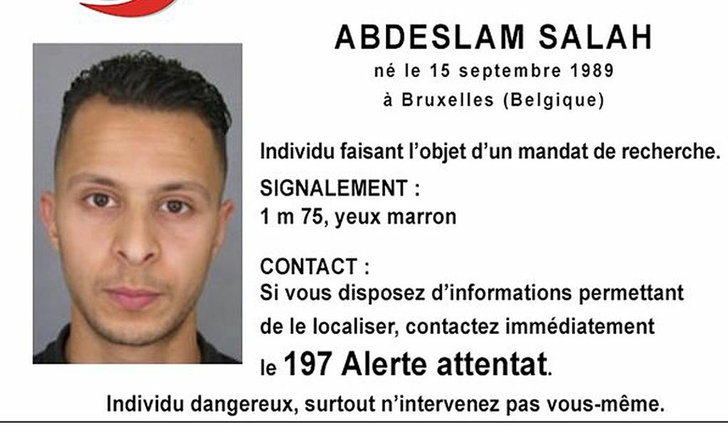Два дни след атаките Франция издаде заповед за арест на Салах Абдеслам.