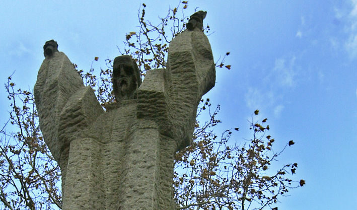 Паметникът на Свети Климент Охридски в София