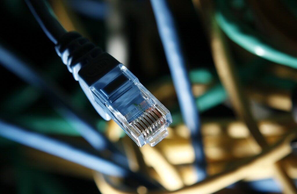 Вече 3.2 млрд. души по света използват интернет, България изостава