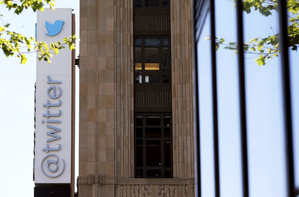 Атаките в Париж и мигрантите са сред най-дискутираните теми в Twitter през годината Атаките в Париж и мигрантите са сред най-дискутираните теми в Twitter през годината