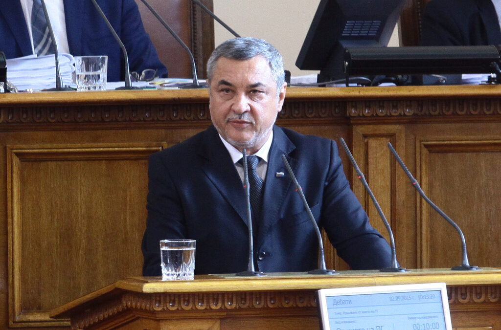 Валери Симеонов сравни протестиращите с "лумпените", подкрепящи "Атака"