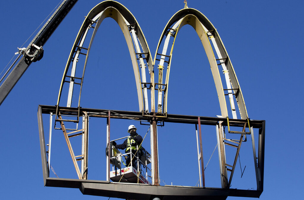McDonald's започва годината с артистично опакована храна