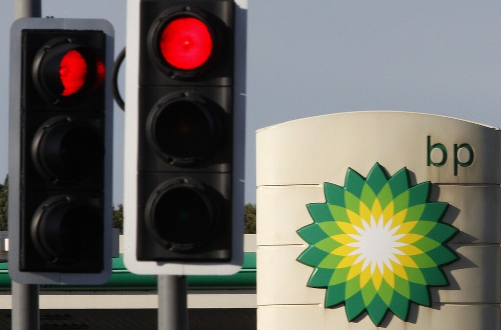 BP съкращава 4 000 работни места заради спадащите цени на петрола