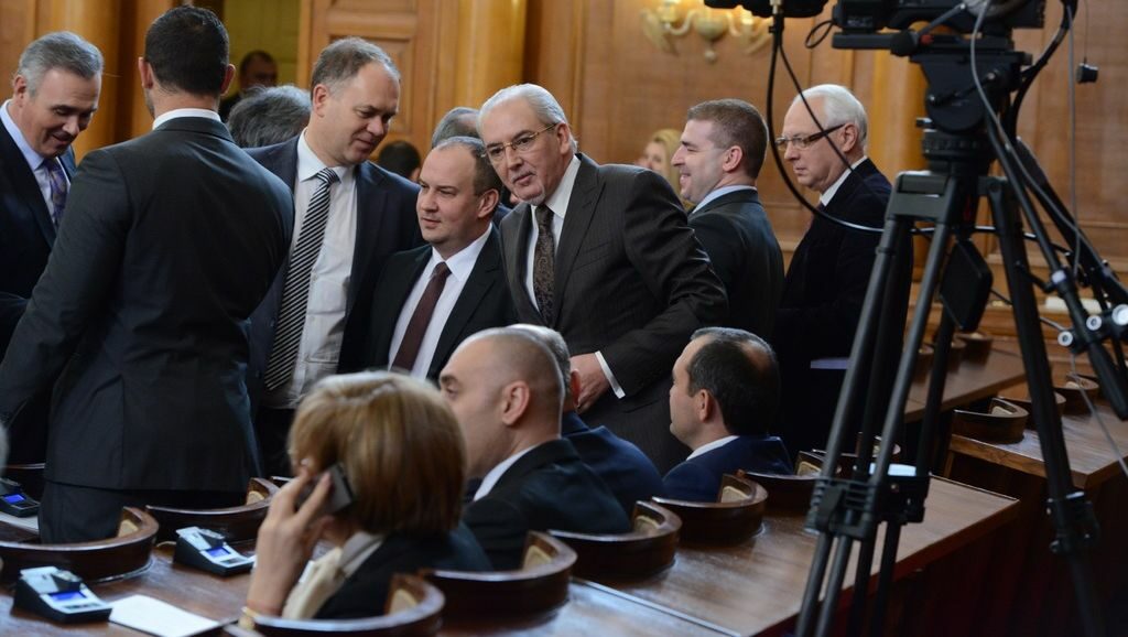 Местан седна на последния ред в парламента. Местан седна на последния ред в парламента.