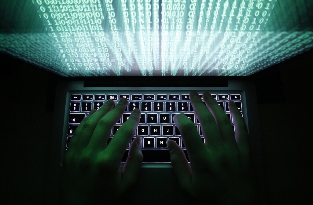 Европейският съд разреши на работодателите да четат чатовете на служителите си