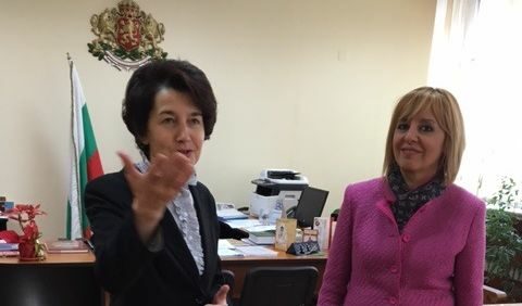 Омбудсманът Мая Манолова се срещна и с областния управител на Добрич Детелина Николова. Омбудсманът Мая Манолова се срещна и с областния управител на Добрич Детелина Николова.