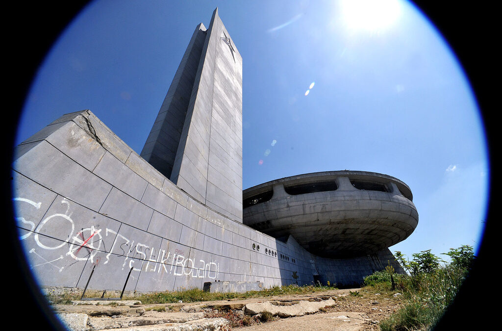 Паметникът на връх Бузлуджа