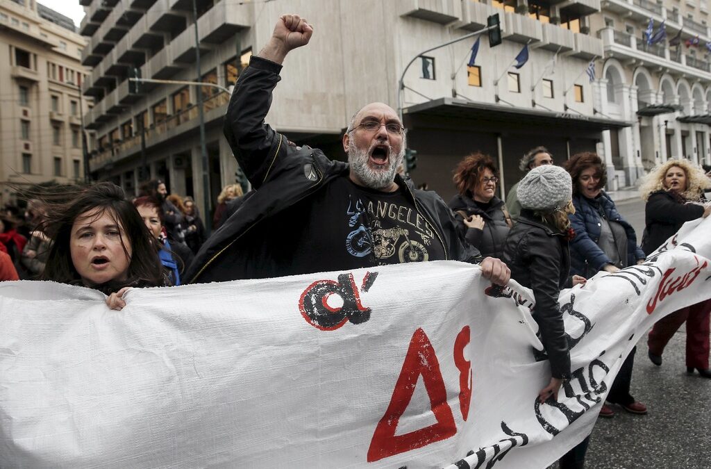 Гърците отново протестираха срещу изискваната от кредиторите пенсионна реформа