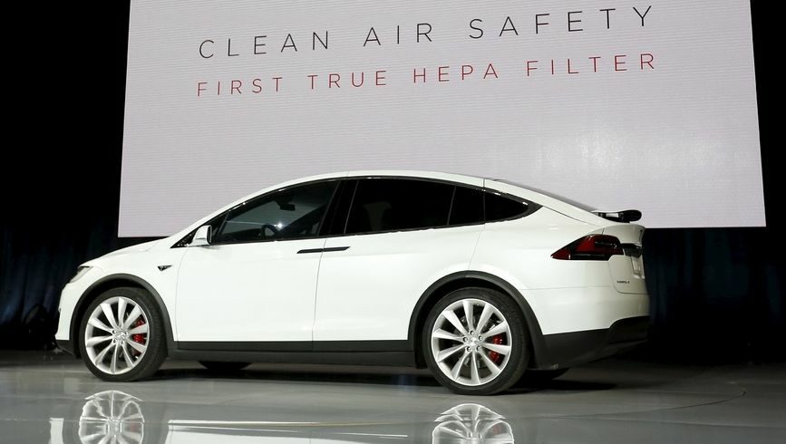 Видео: Tesla демонстрира възможностите на автопилота си