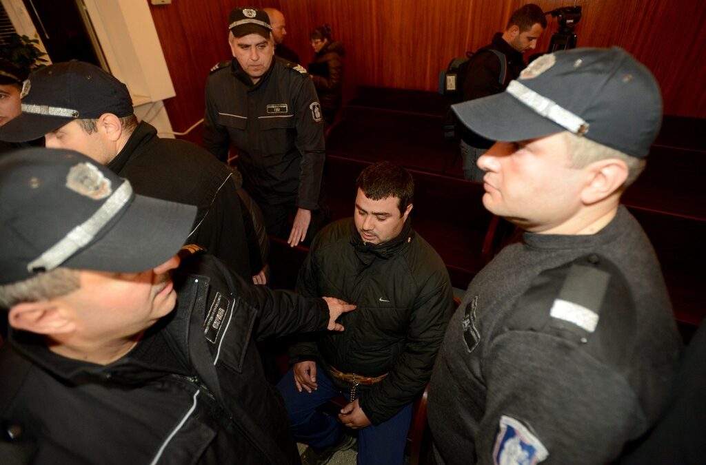 Кадарът е от съда във Враца, където първоначално беше гледана мярката за неотклонение на двамата обвиняеми.